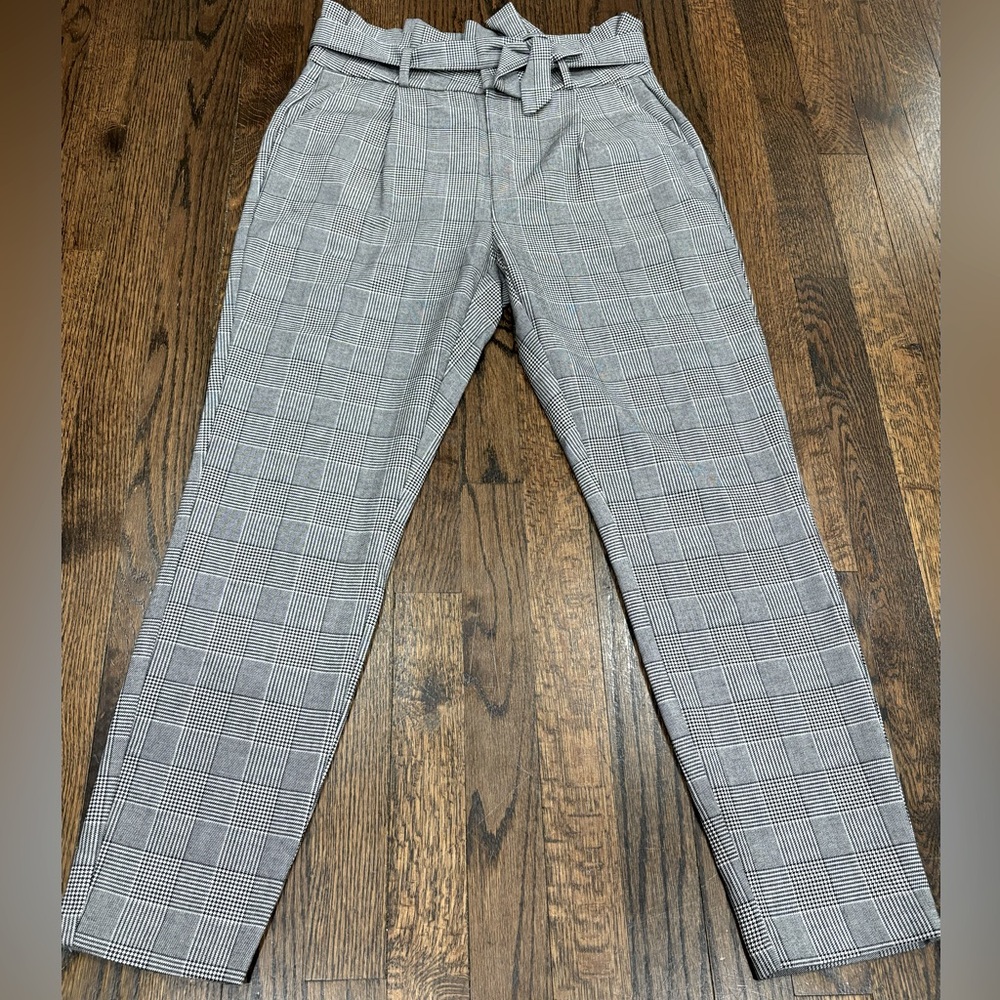 Vero Moda Women’s belted paper waist black and white checkered slacks size M
